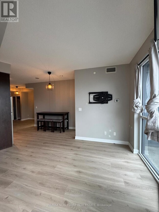 Building Photo - 50 Bruyeres Mews