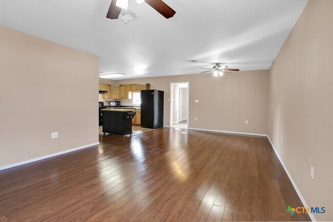 Building Photo - 580 E Zipp Rd