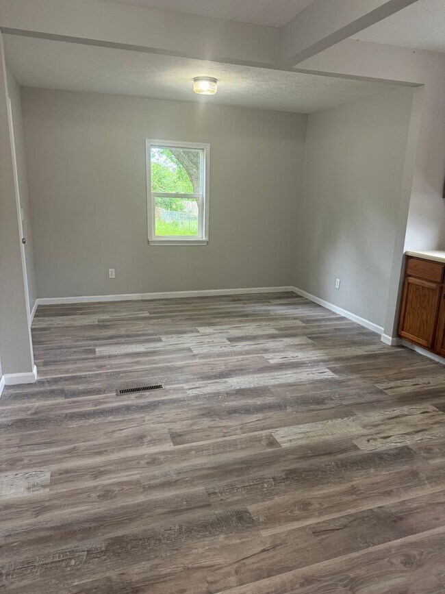 Foto del edificio - 2 bedroom home in Springfield