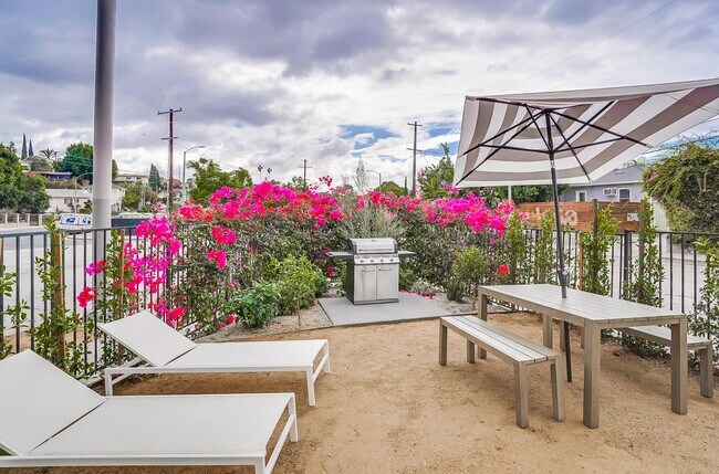 Foto del edificio - 721 Silver Lake Blvd