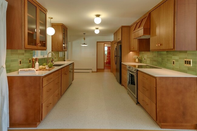 Foto del edificio - 540 N 83rd St