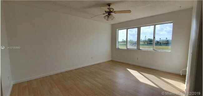 Building Photo - 14830 Naranja Lakes Blvd