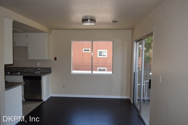 Building Photo - 455 Cherry Ln