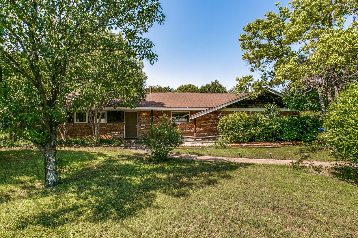 8001 Ferndale Dr, Benbrook, TX 76116 House for Rent in Benbrook, TX