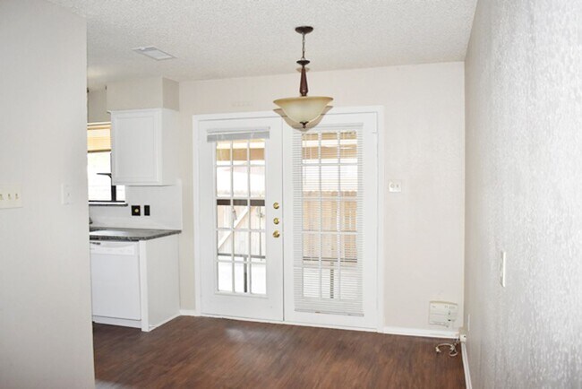 Foto del edificio - 309-311 Dogwood Dr