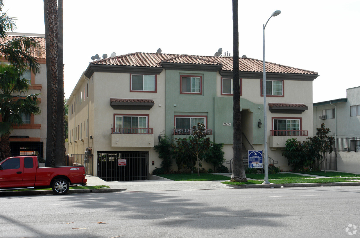 Primary Photo - Courtyard Townhomes