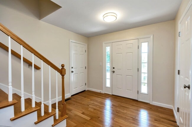 Foto del edificio - 240 Knollwood Way