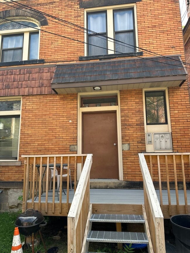 Building Photo - 311 Gross St