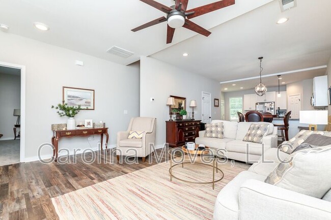 Foto del edificio - 106 Crosby Cir