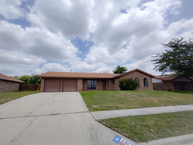 Building Photo - 2327 Tiffany Dr