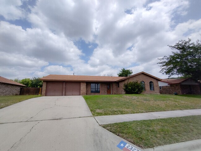 Foto del edificio - 2327 Tiffany Dr