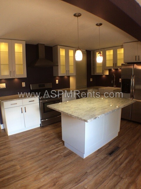 Building Photo - 1141 N Capistrano Dr