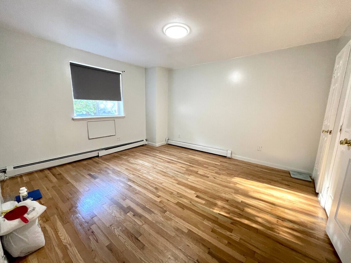 1937 Holland Ave Unit First Floor, The Bronx, NY 10462 Room for Rent