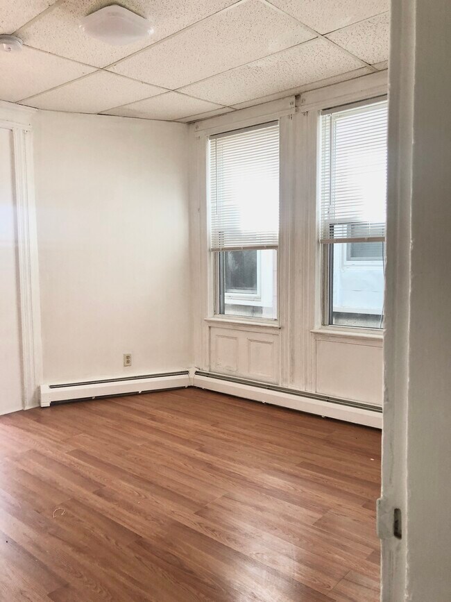 Living Room - 520 N 3rd St