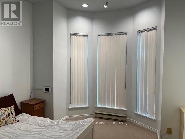 Building Photo - 208 Carlton St.