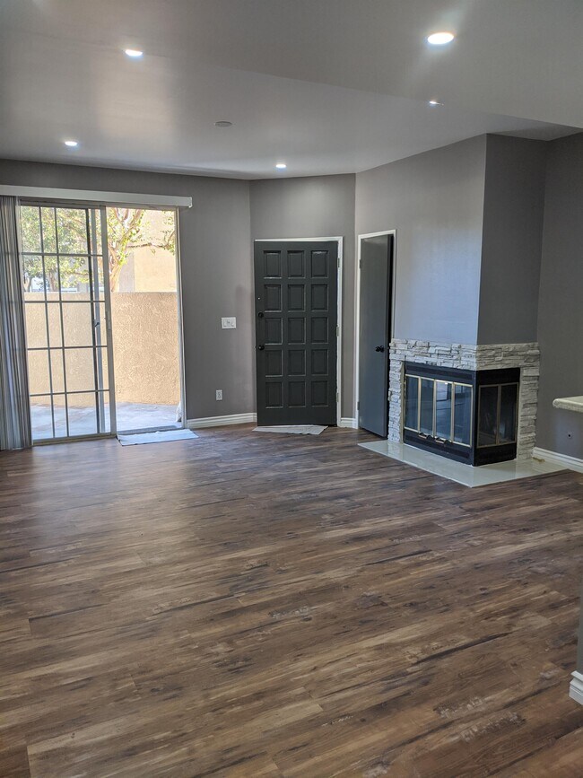 Foto del edificio - 23947 Del Monte Dr.