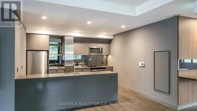 Photo du bâtiment - 4365 Bloor St W