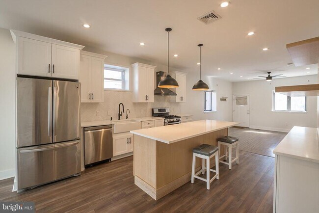 Building Photo - 2106 Manton St