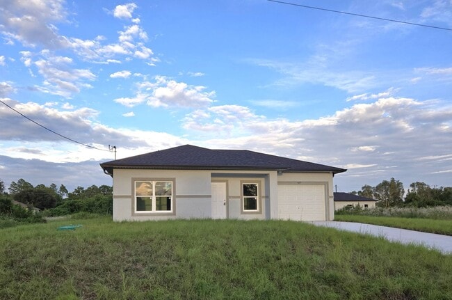 Foto del edificio - BRAND NEW 2/2/1- GREAT LEHIGH LOCATION