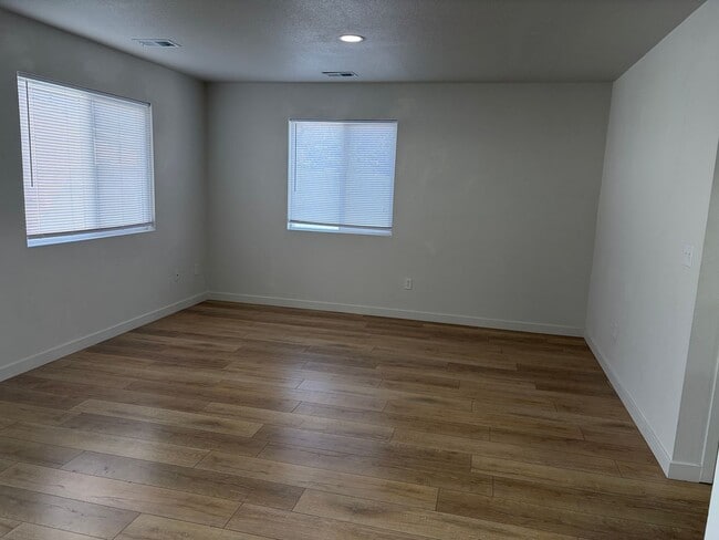 Building Photo - 3 BEDROOM, 2.5 BATHROOM SOUTH PARK TWIN HOME WITH ATTACHED 2 CAR GARAGE