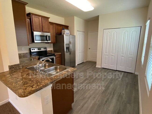 Building Photo - 821 Servia Dr