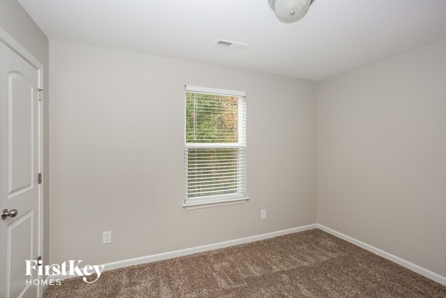 Foto del edificio - 4944 Rockwood Rd