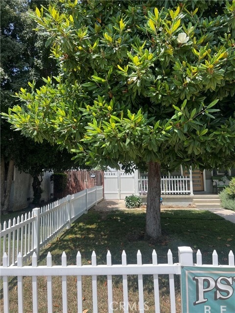 Foto principal - 17205 Saticoy St