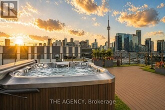 Building Photo - 111 Bathurst St