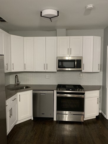 Foto del edificio - 3213 W Armitage Ave