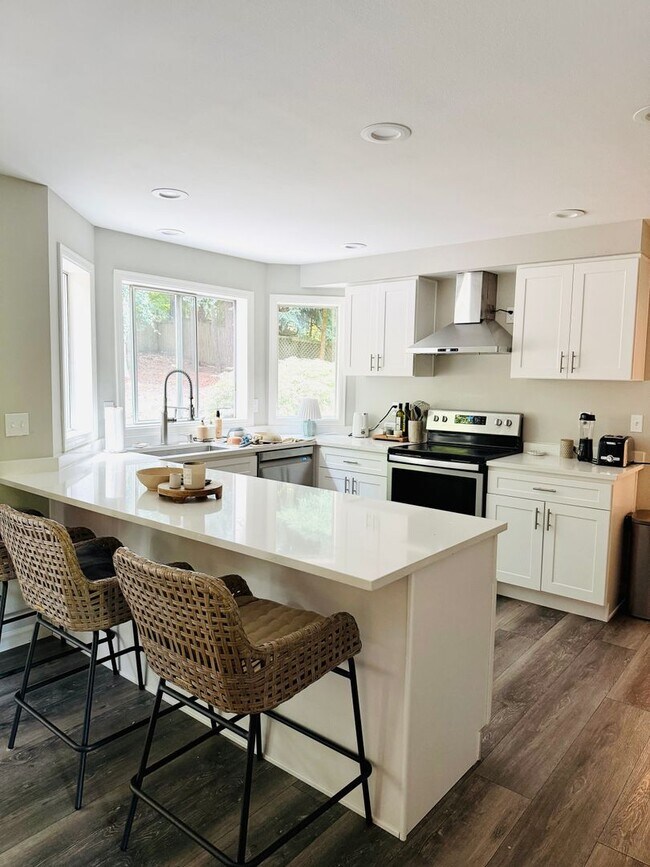 Foto del edificio - 3305 12th Ave Ct NW