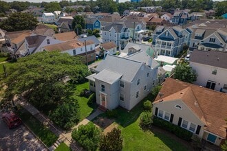 Building Photo - 2414 Arctic Ave