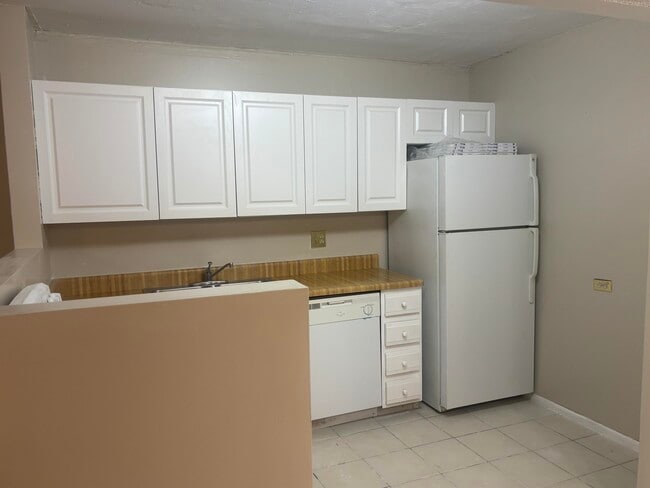 Building Photo - 3720 Inverrary Dr