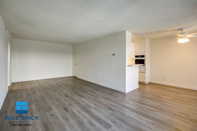 Foto del edificio - 17834 Burbank Blvd