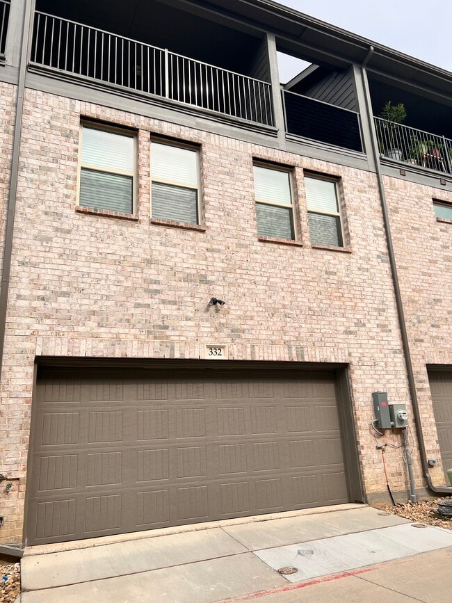 Photo - 332 Blackthorne Dr Townhome