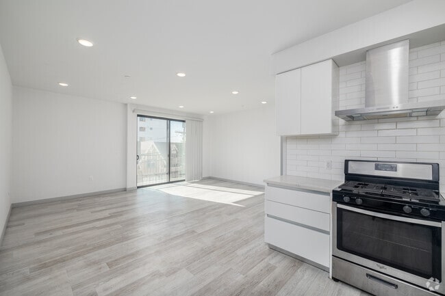 2 habitaciones, 2 baños - 935 pies cuadrados - Cocina - 941 Fedora St