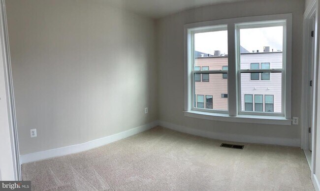 Building Photo - 565 Shorthorn Way