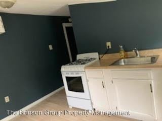 Building Photo - 3 br, 1 bath Apartment - 50 W Monroe Street