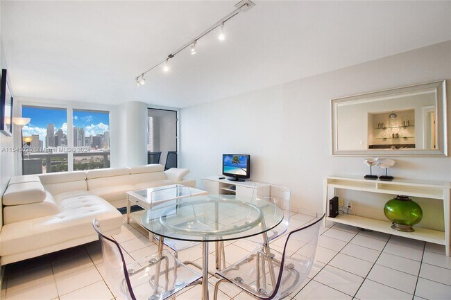 Foto del edificio - 1717 N Bayshore Dr