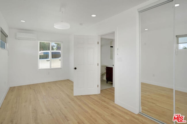 Building Photo - 1843 Norval St