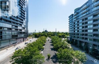 Building Photo - 21-421 Lawren Harris Square