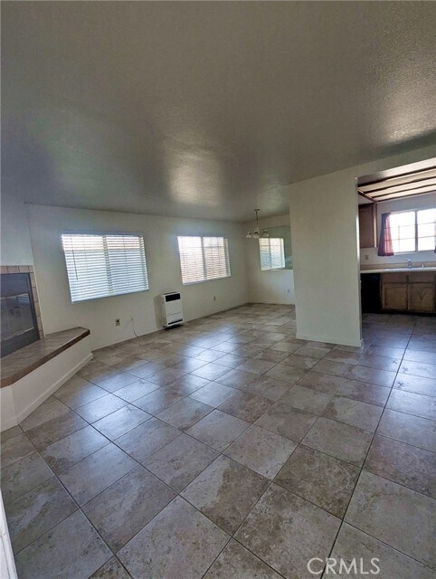 Foto del edificio - 385 McCarthy Ave