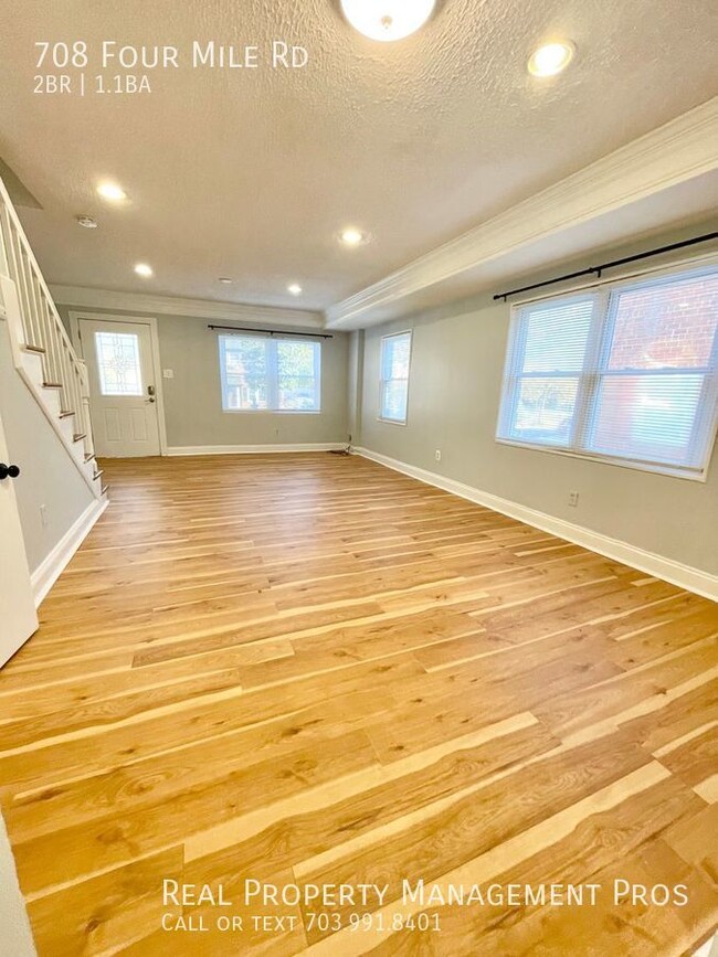 Building Photo - Updated duet home - 3 bedrooms and massive...