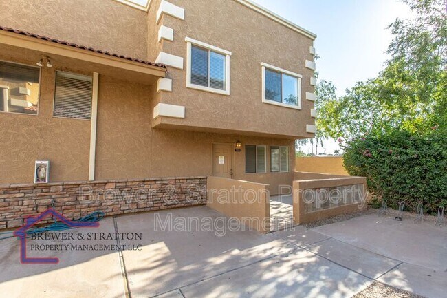 Building Photo - 303 N Miller Rd