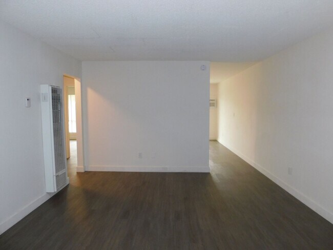 Foto del edificio - 201-205 Turf Dr.