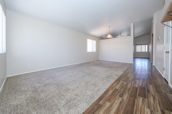 Building Photo - 8070 N Wild Aster Way