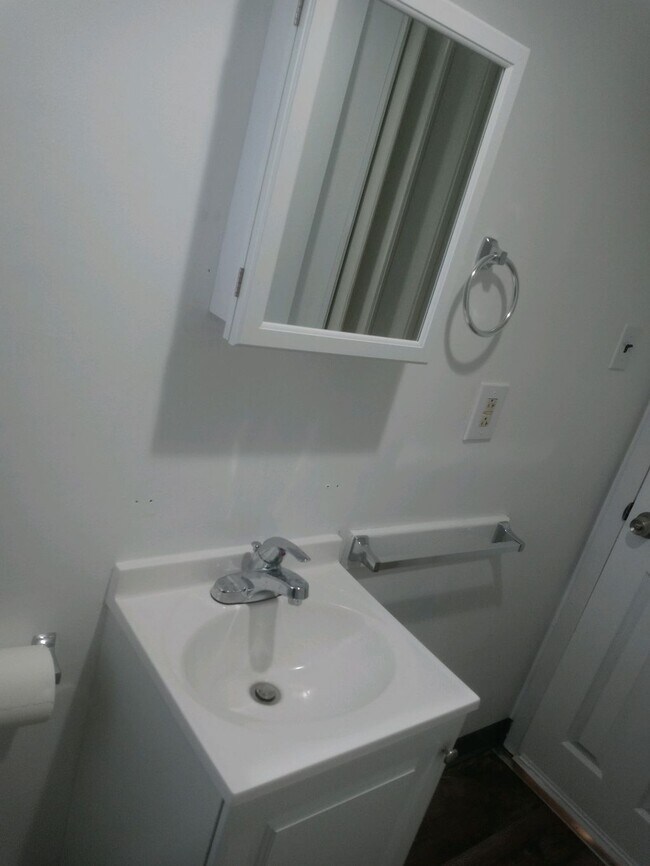 BATH - 103 Catawba Ave