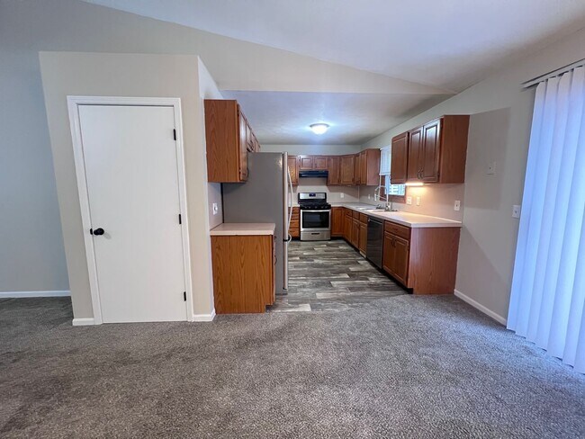 Foto del edificio - Rockford Schools! 3 Bedroom Duplex