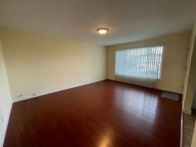 Building Photo - 1939 Hill Ave