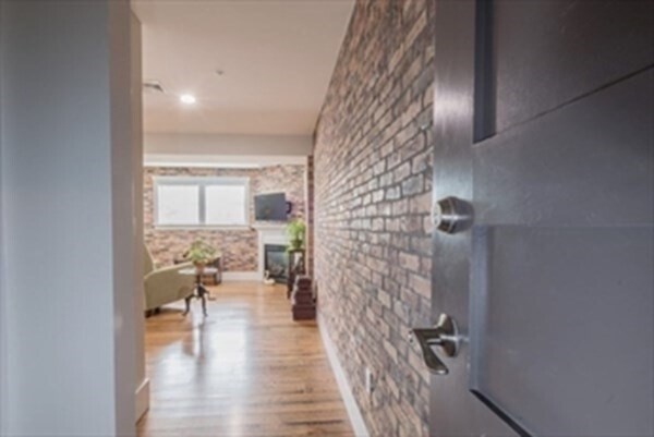 Building Photo - 52 Obery St