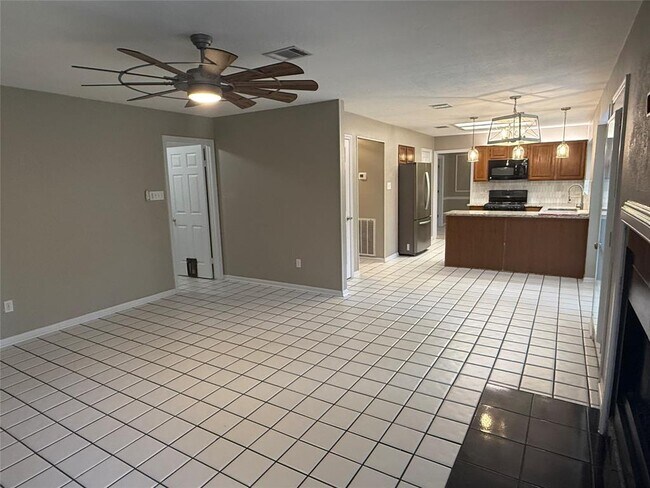Foto del edificio - 3810 Babbling Creek Dr